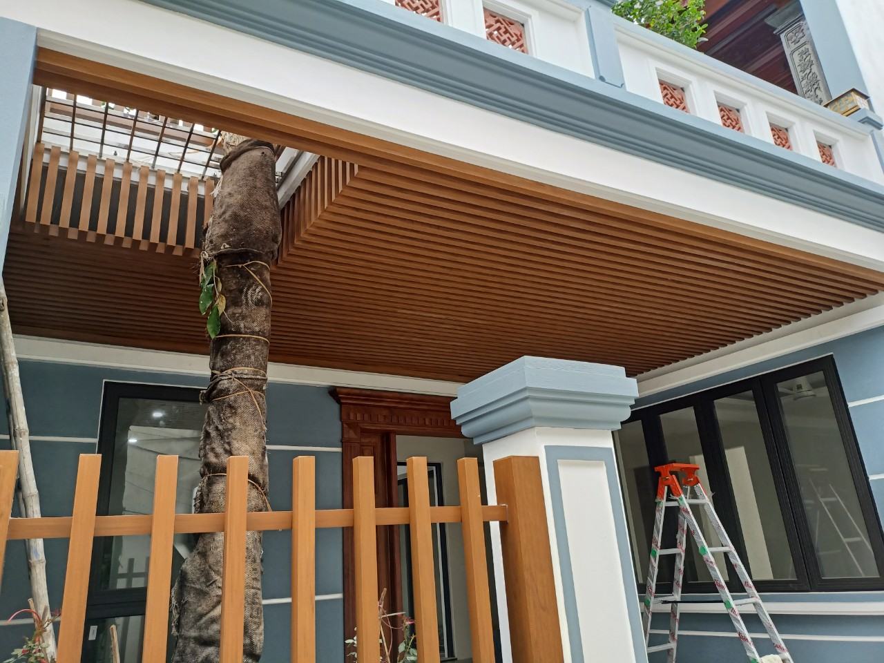 gỗ nhựa ngoài rời ốp trần