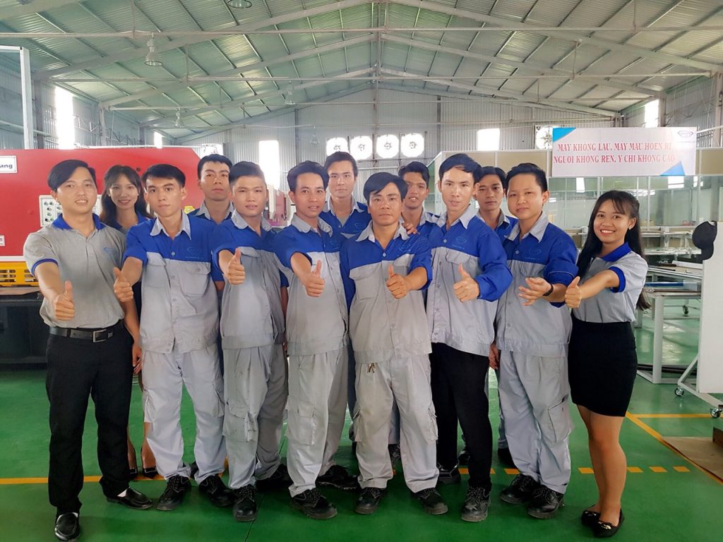 Đội Ngũ Thi Công Tấm Ốp NTAĐội Ngũ Thi Công Tấm Ốp NTA