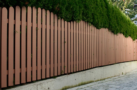 Hàng rào gỗ nhựa gia phong