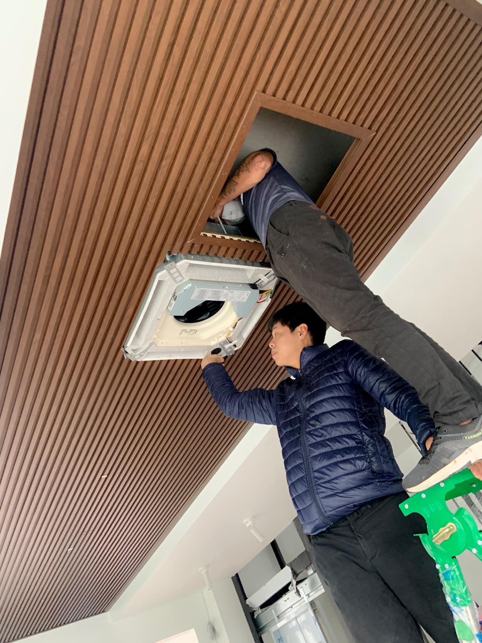 trần ban công gỗ nhựa lam sóng