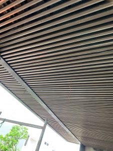 TRẦN NAN GỖ NHỰA CAO CẤP 1