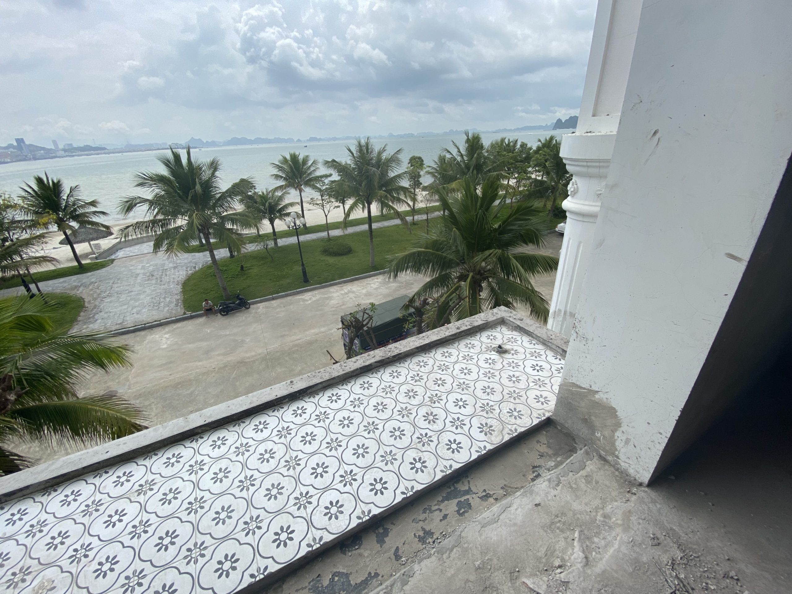 Lan can ban công gỗ nhựa 22