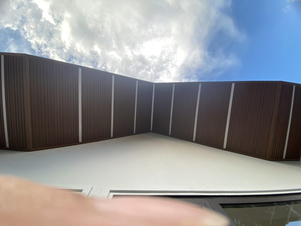 trần ban công gỗ nhựa