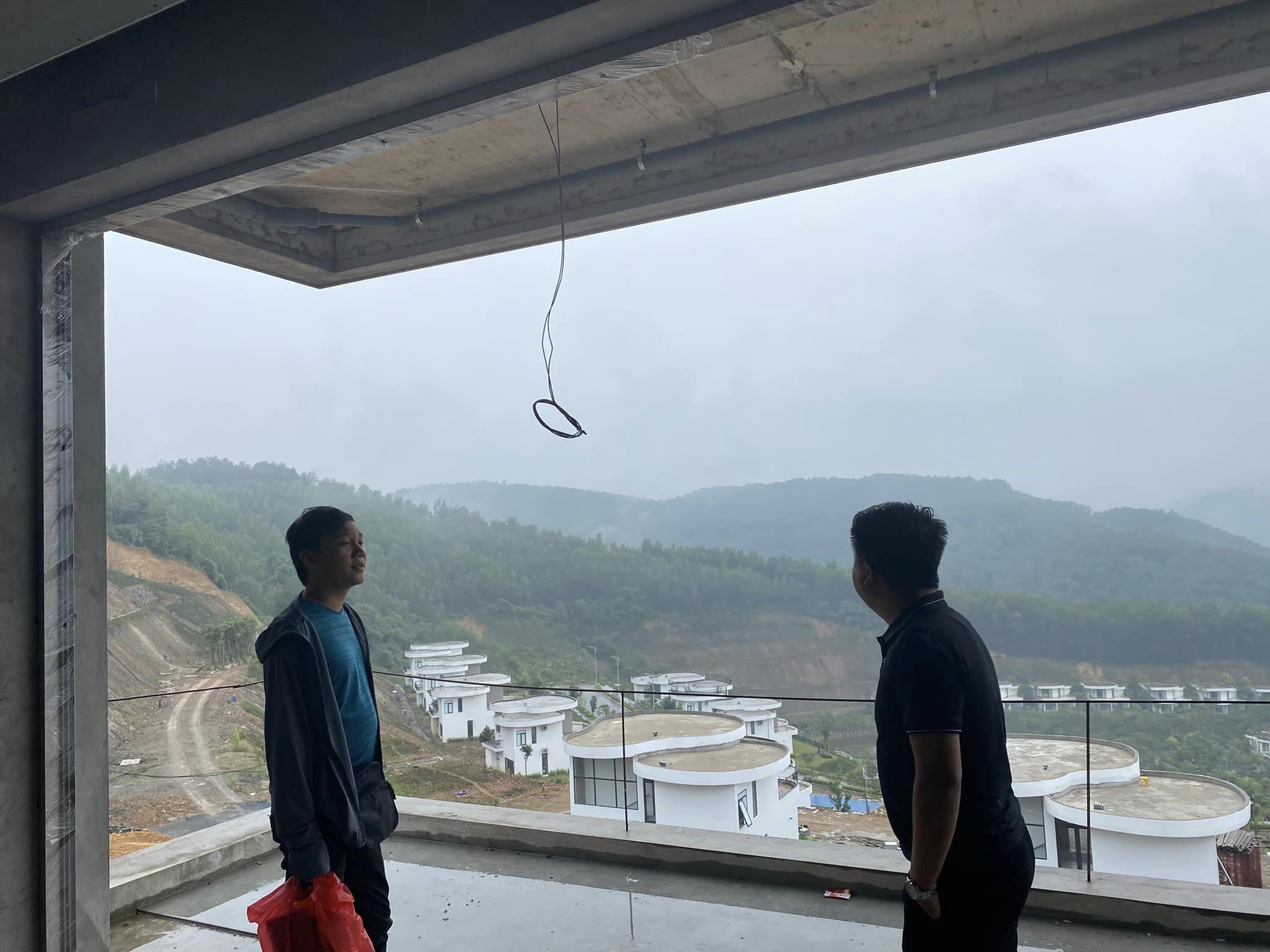 Khảo sát thi công gỗ nhựa tại hòa binh