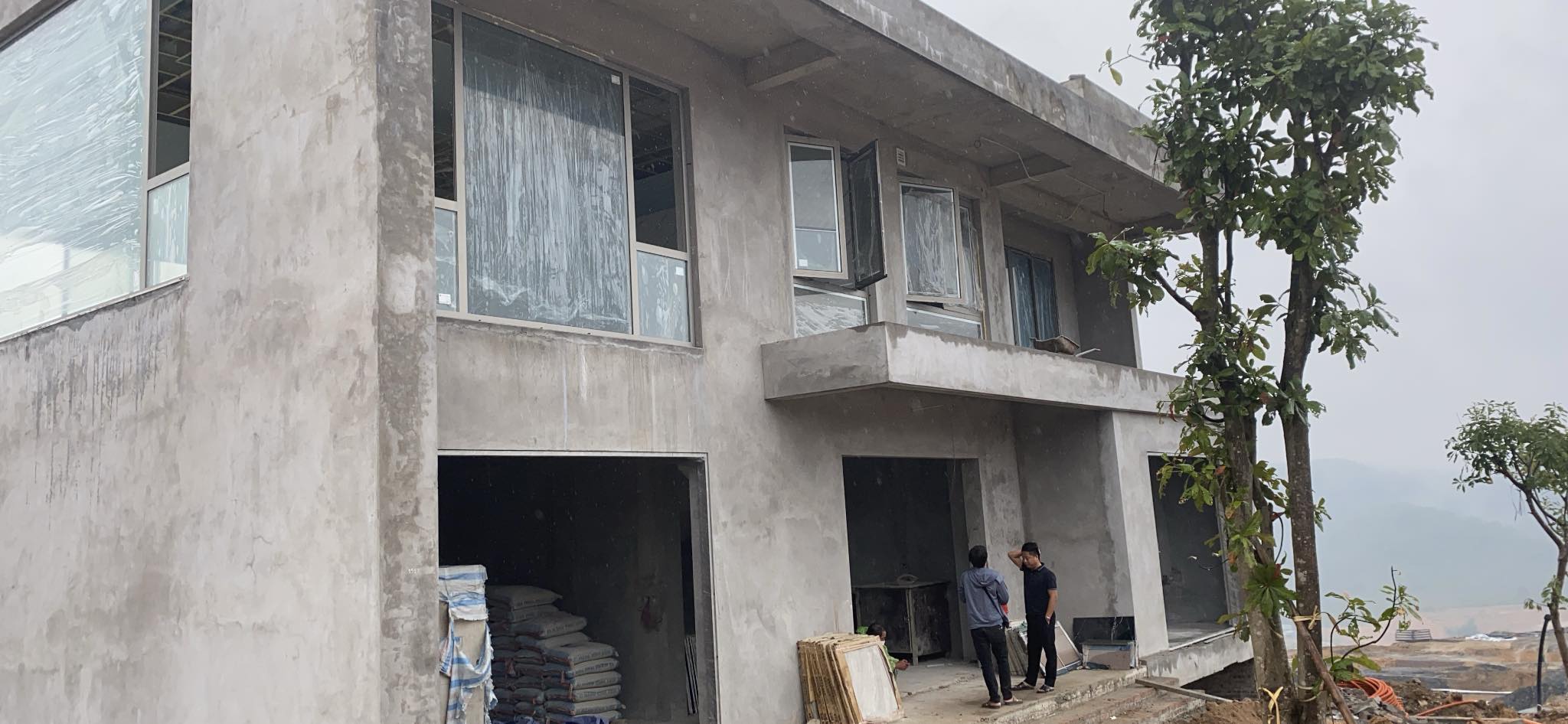 Khảo sát thi công gỗ nhựa tại hòa binh