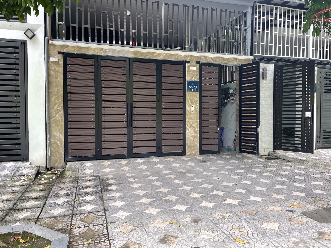 Cổng gỗ nhựa ngoài trời 2023