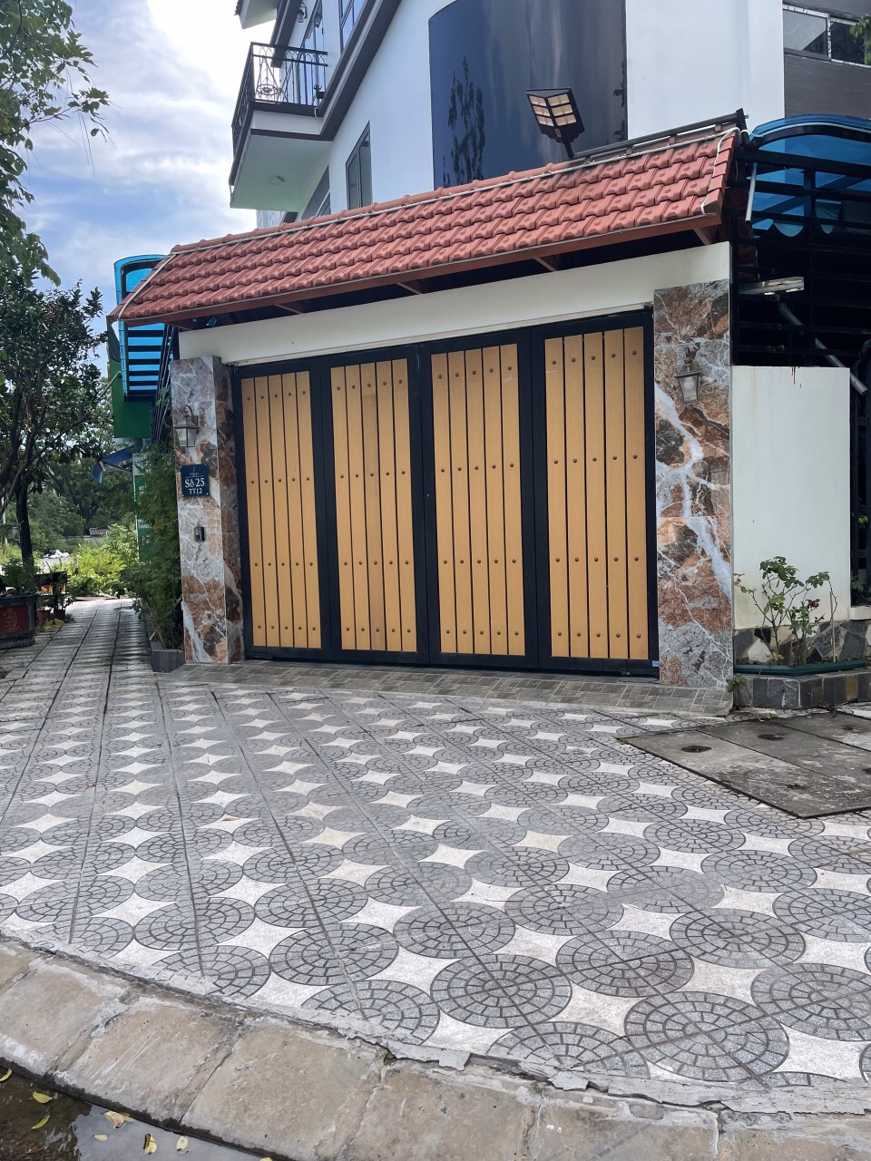 Cổng gỗ nhựa ngoài trời 2023 mẫu số 2