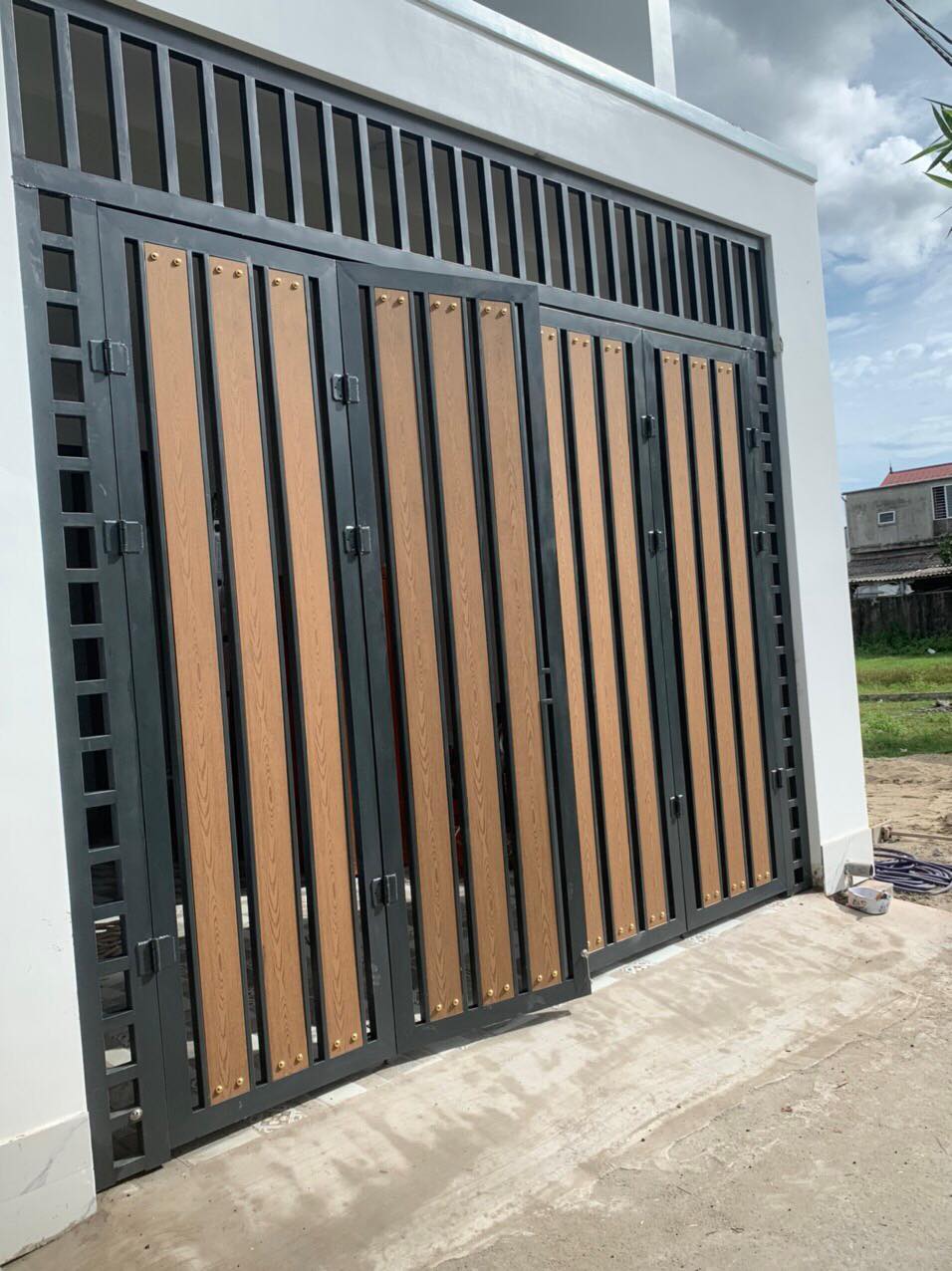 Cổng gỗ nhựa ngoài trời 2023 mẫu số 6