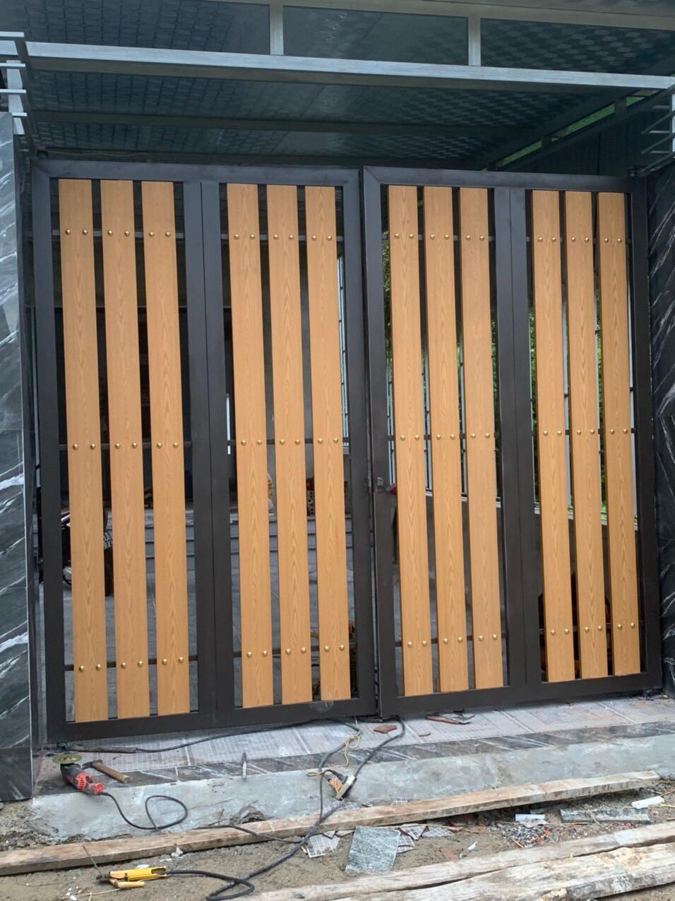 Cổng gỗ nhựa ngoài trời 2023 mẫu số 8