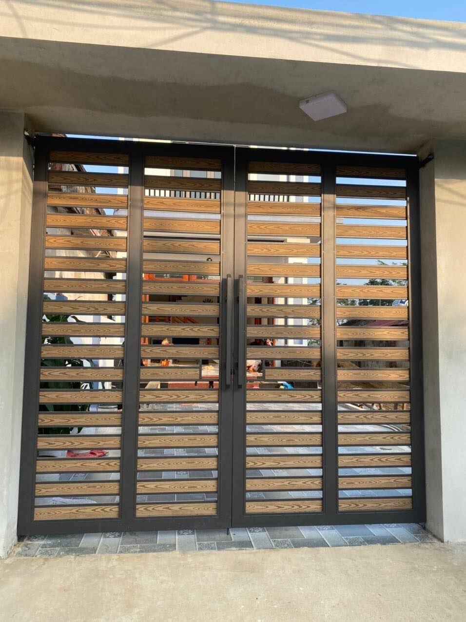 Cổng gỗ nhựa ngoài trời 2023 mẫu số 9