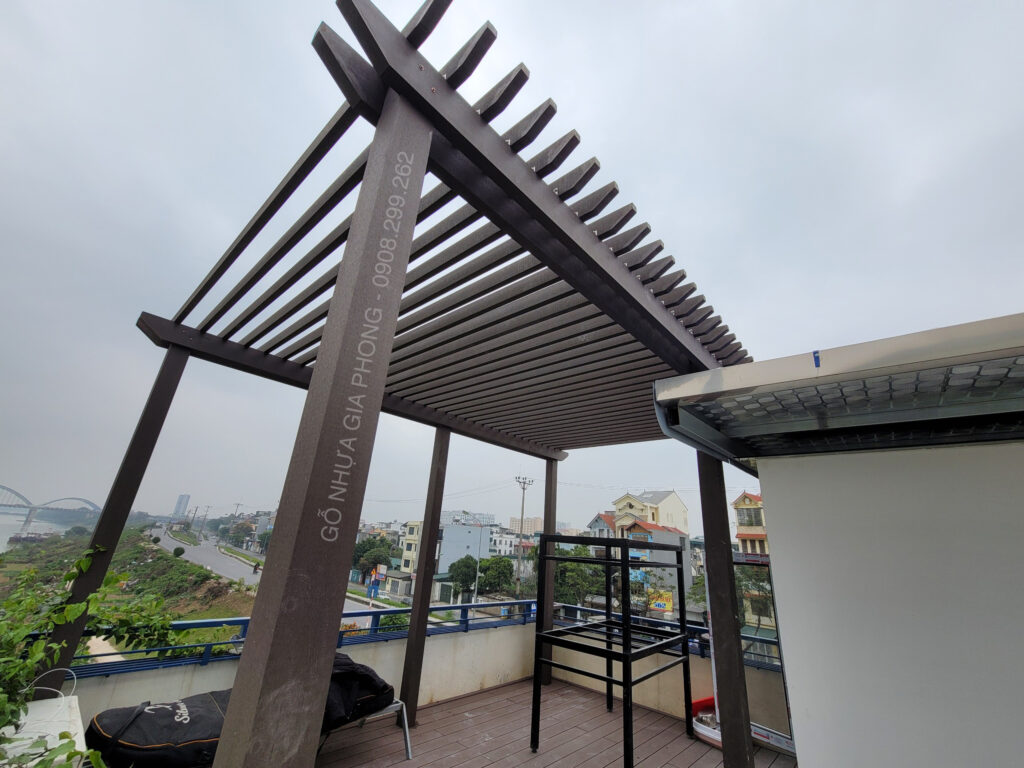 GIÀN HOA GỖ NHỰA NGOÀI TRỜI