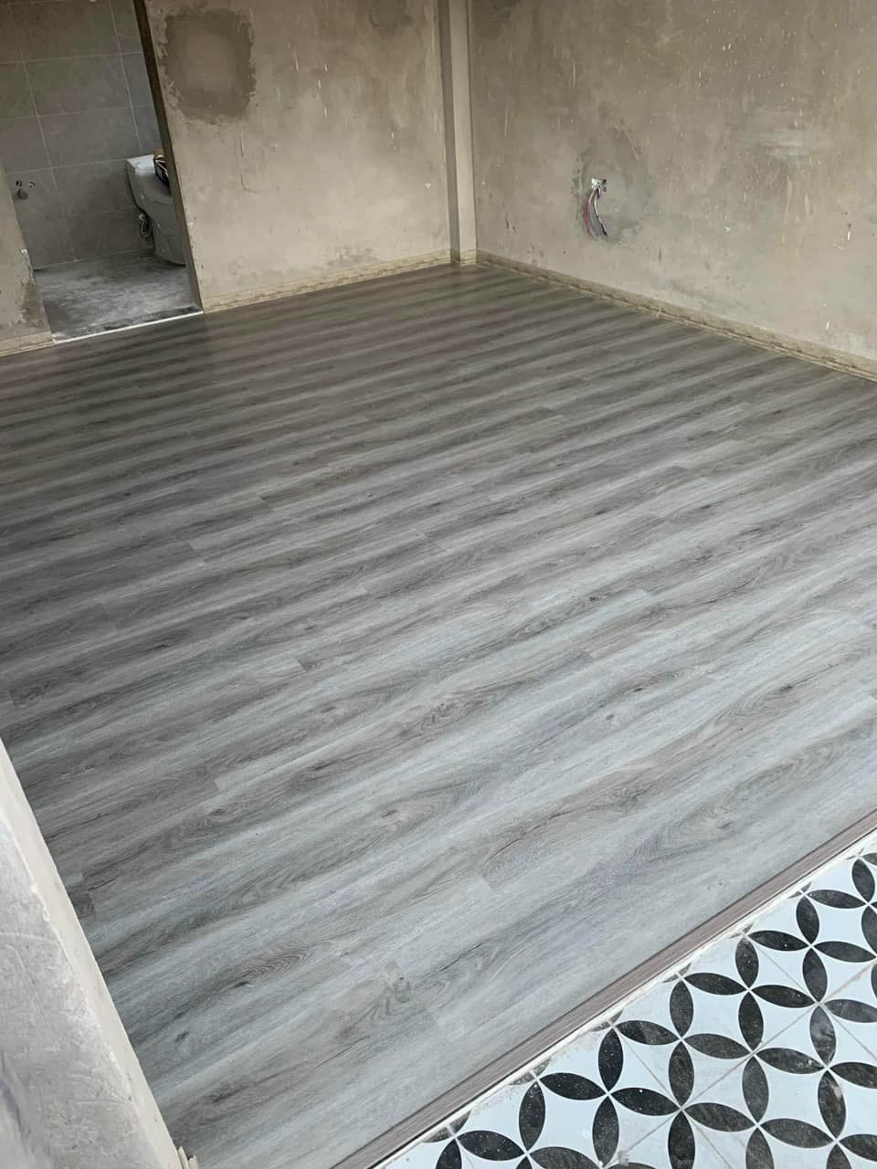 thi công hoàn thiện sàn nhựa vân gỗ 