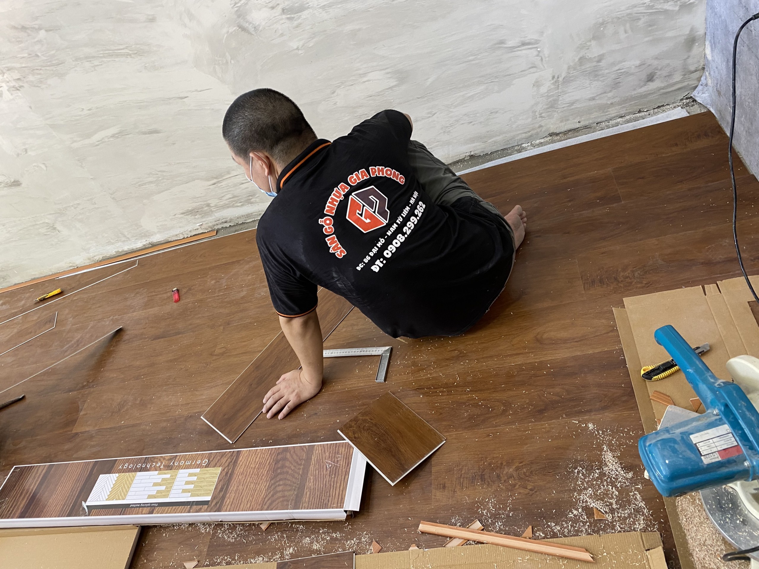 thi công sàn nhựa vân gỗ tại sơn la 