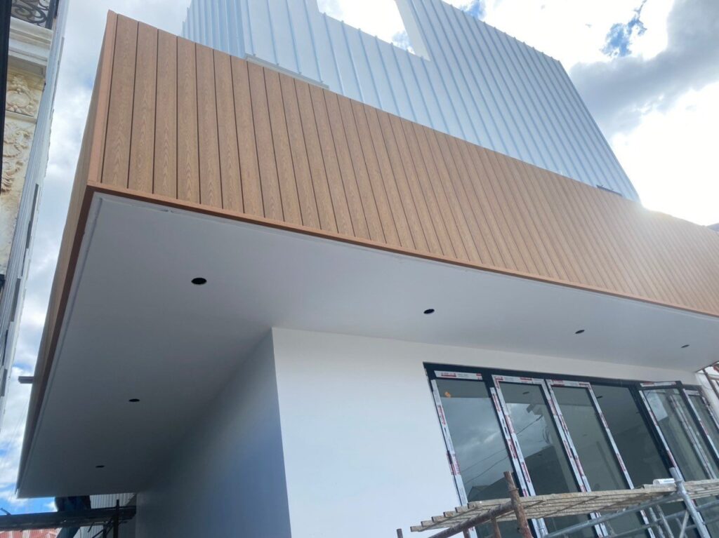 ốp tường gỗ nhựa ngoài trời