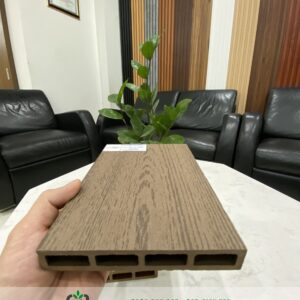 thnah gỗ nhựa 2 mặt làm cổng