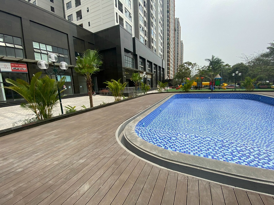 sàn bể bơi đẹp ngoài trời