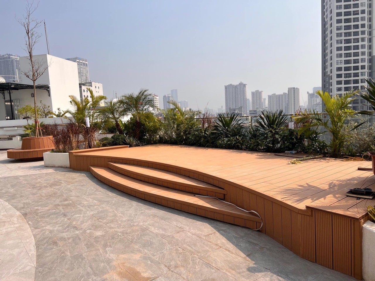 Ảnh Thi Công Sàn Ngoài Trời Đẹp 