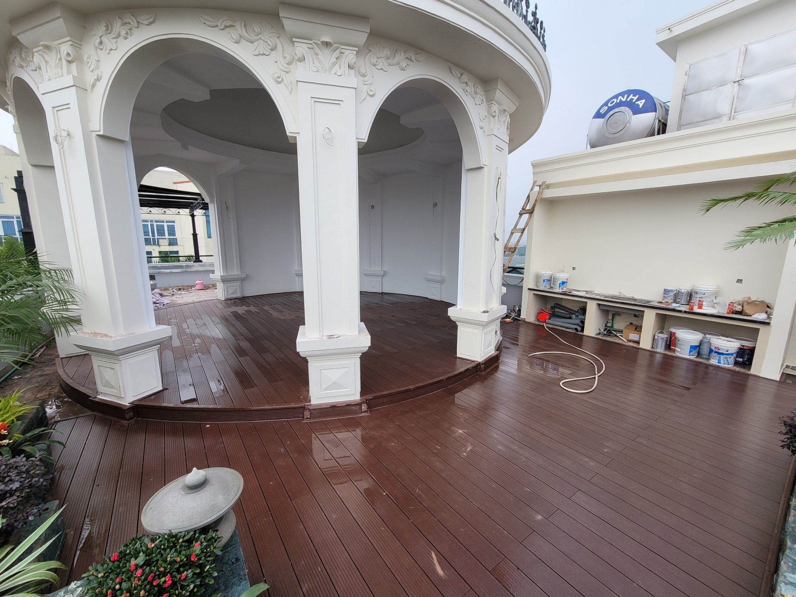 sàn đẹp ngoài trời 