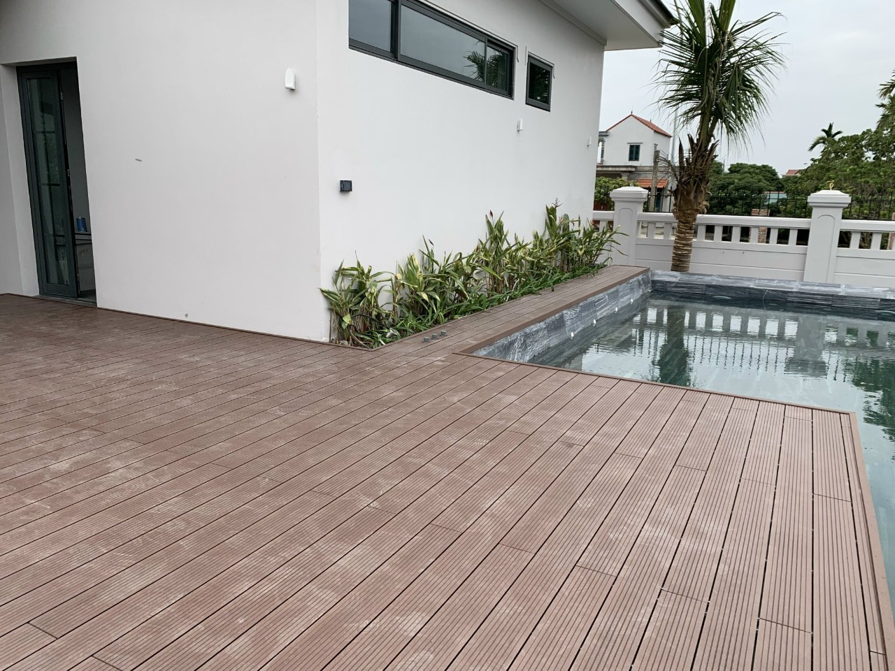 sàn đẹp ngoài trời 