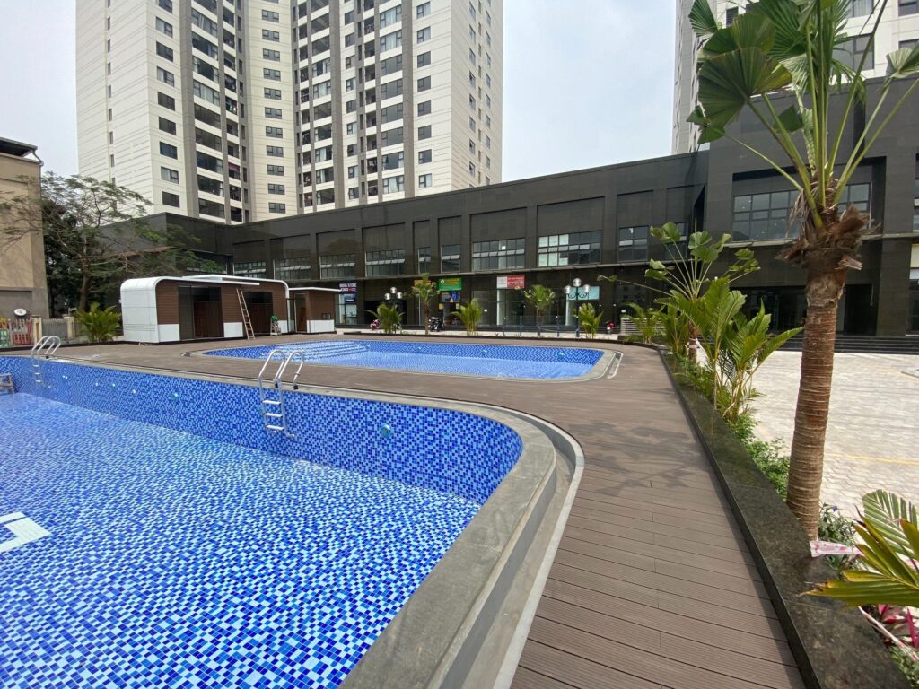 sàn đẹp hồ bơi ngoài trời
