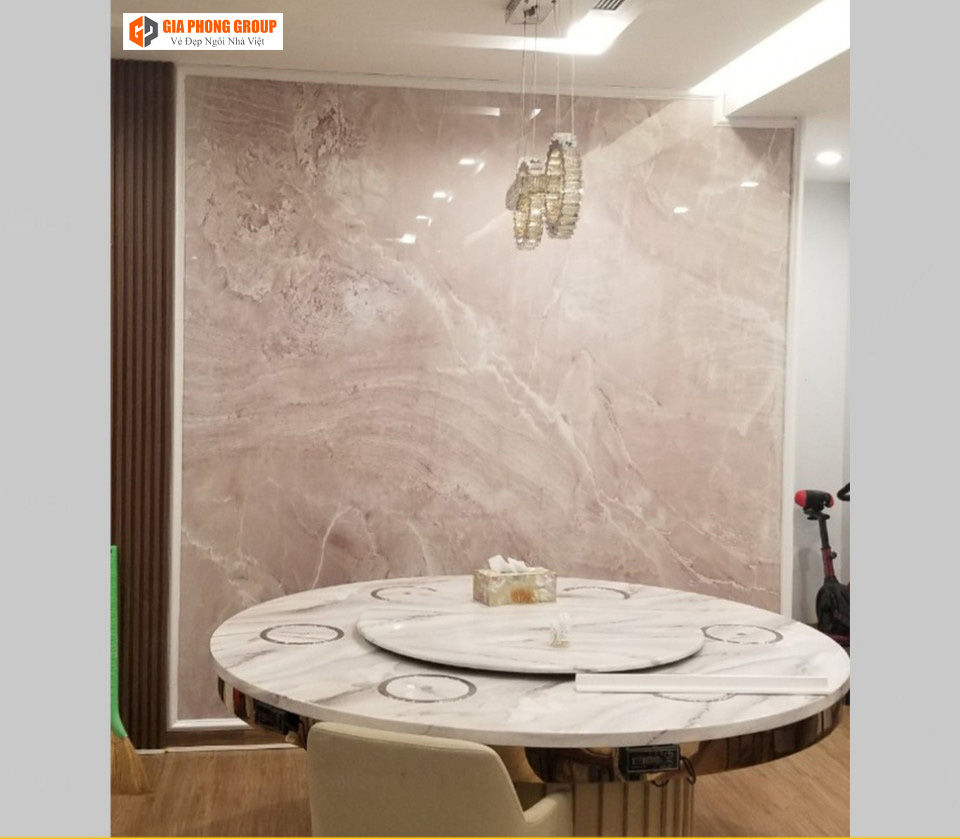 tấm nhựa ốp tường hoa văn cho không gian phòng khách 
