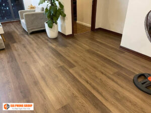 sàn nhựa giả gỗ trong nhà