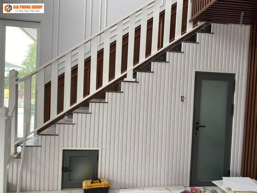 tấm ốp lam sóng cho mặt cầu thang nhà bạn 