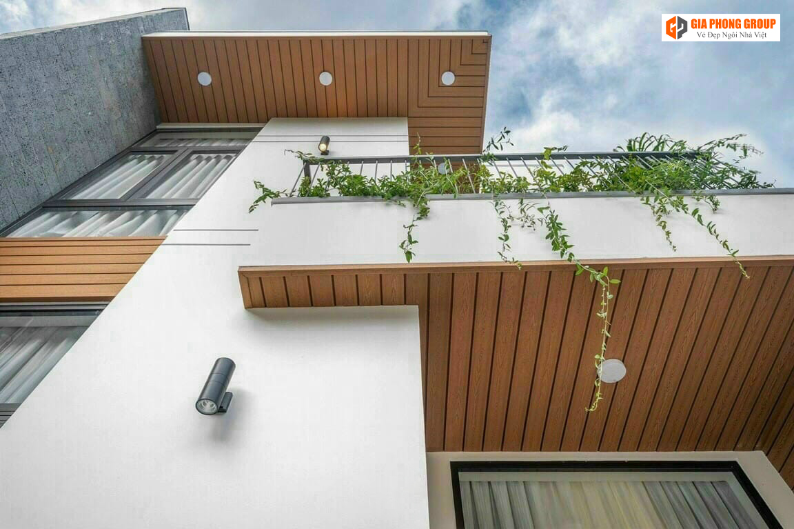 tấm nhựa ốp trần ban công ngoài trời 