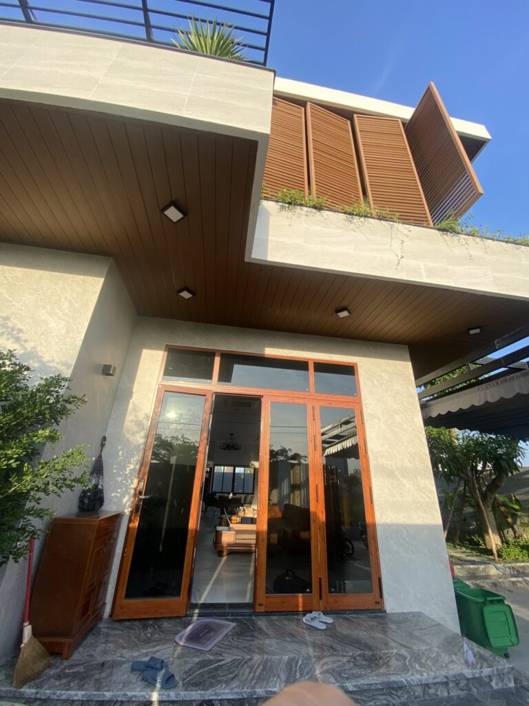 trần lan gỗ nhựa cao cấp 2024