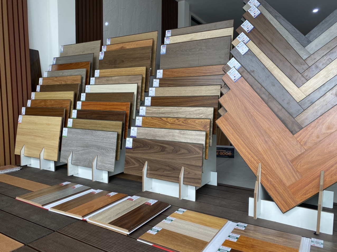 SÀN NHỰA SÀN GỖ 