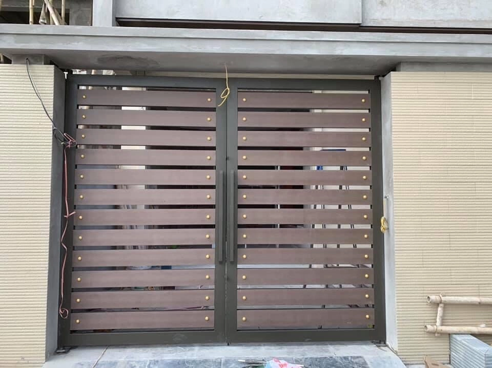 cổng gỗ nhựa đẹp 2024
