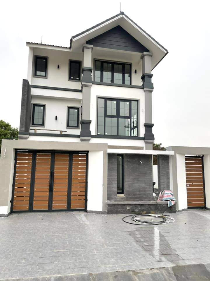 cổng gỗ nhựa đẹp 2024