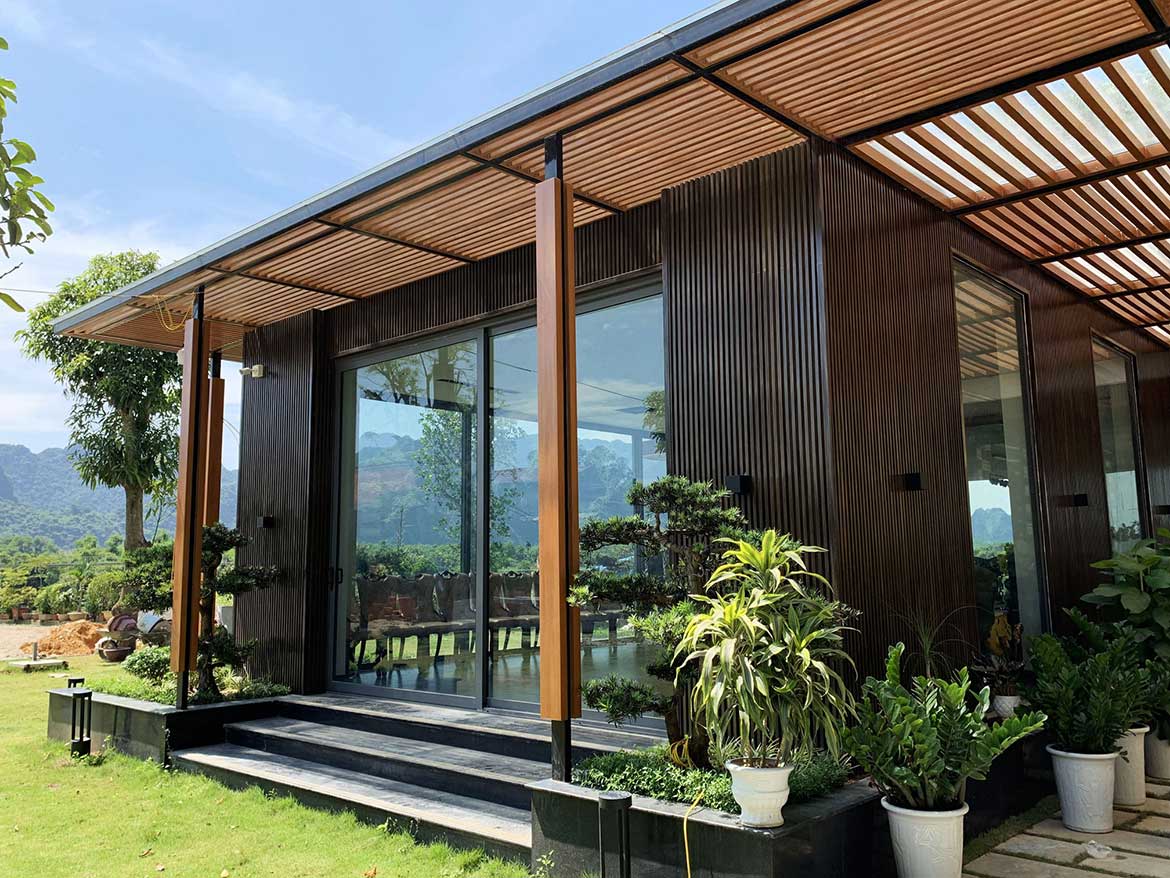 Gỗ Nhựa Ngoài Trời: Ưu Điểm, Ứng Dụng & Cách Chọn