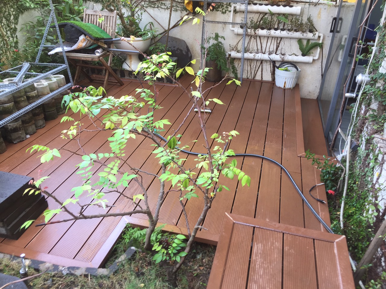 Gỗ Nhựa Ngoài Trời: Ưu Điểm, Ứng Dụng & Cách Chọn