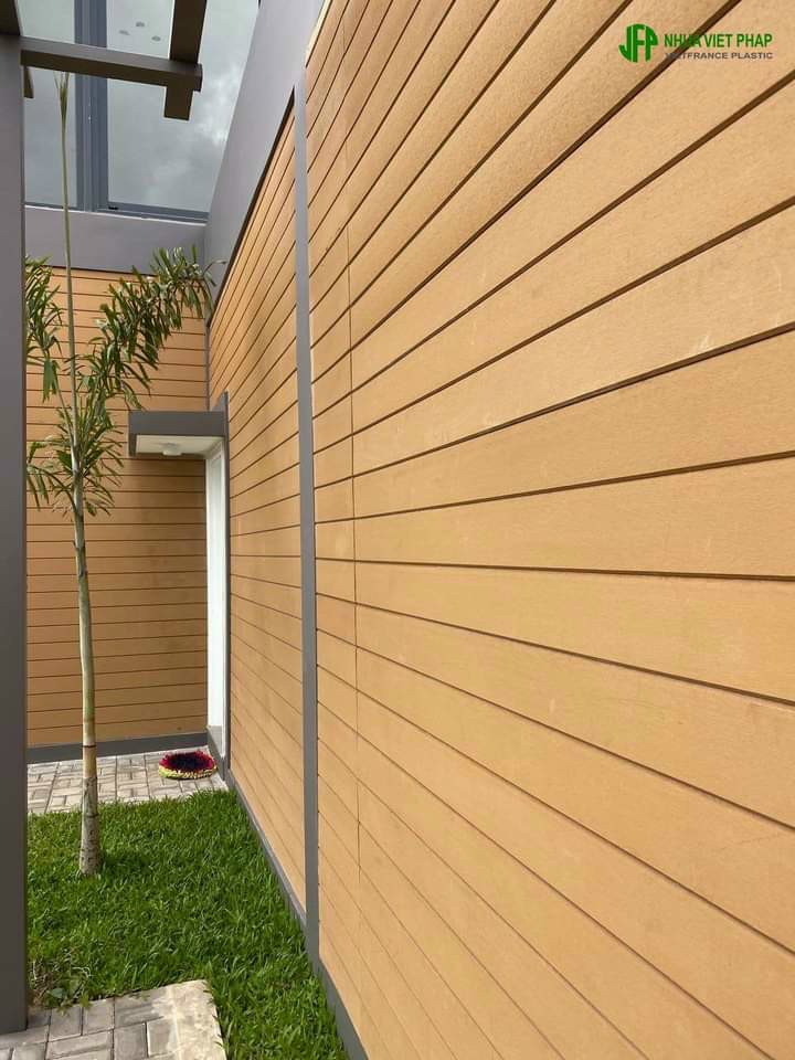 Gỗ Nhựa Ngoài Trời: Ưu Điểm, Ứng Dụng & Cách Chọn