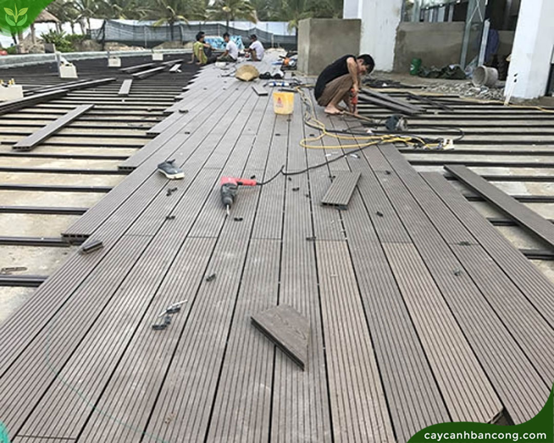 Gỗ Nhựa Ngoài Trời: Ưu Điểm, Ứng Dụng & Cách Chọn