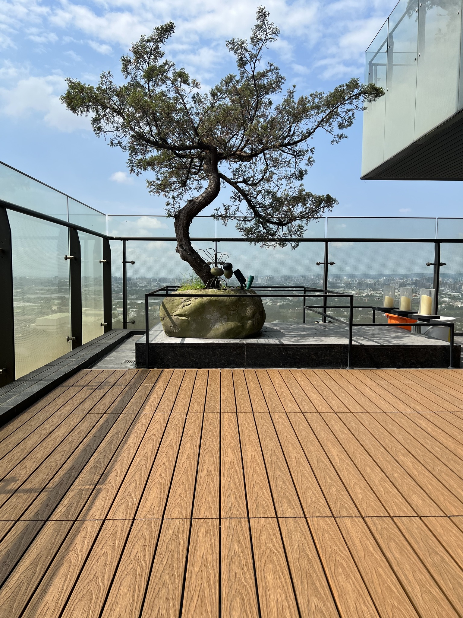 Sàn Gỗ Nhựa Ngoài Trời Có Tốt Không? Mua Ở Đâu Uy Tín?