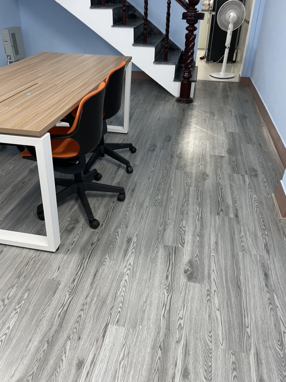 Sàn Nhựa SPC, Sàn Nhựa Vinyl, Sàn Nhựa Van Go: Ưu Điểm & So Sánh