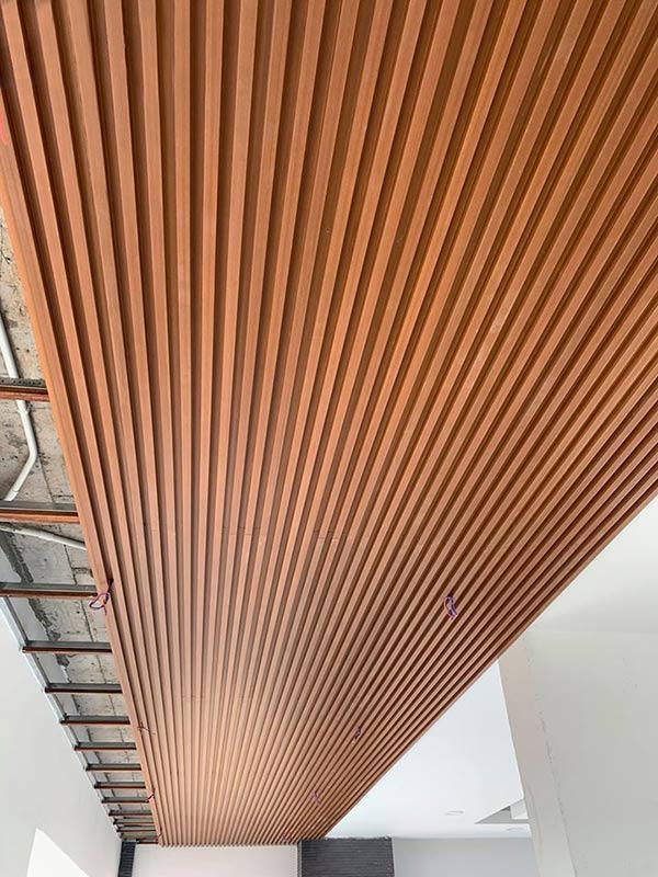 Trần Lan Gỗ Nhựa Khách Sạn: Giải Pháp Hoàn Hảo Cho Không Gian Nghỉ Dưỡng