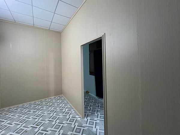 Phân Tích Giá Vách Ngăn Nhựa Hai Mặt: Yếu Tố Ảnh Hưởng và Gợi Ý Tiết Kiệm